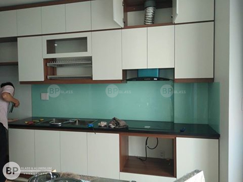 lắp kính ốp bếp tại Lĩnh Lam 